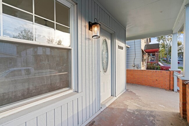 Building Photo - MOVE IN SPECIAL! SCORE HALF OFF 1ST MONTH'S RENT IF SIGNED BY NOV. 21! Beautiful 3 bedroom home i...