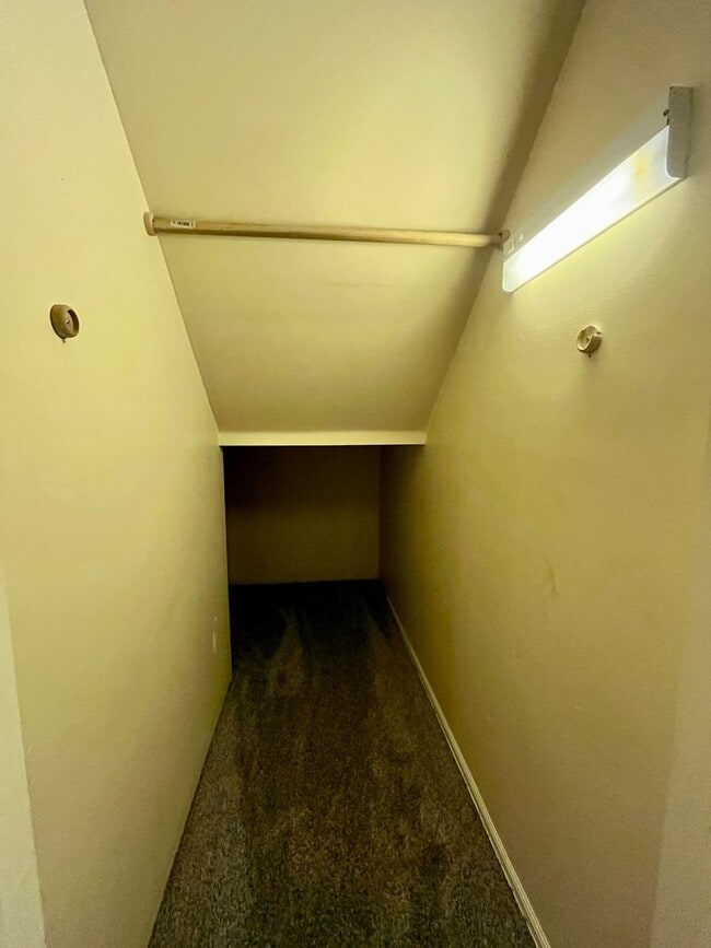 Building Photo - Adorable 3 story, 3BR/3.5BA Townhome w/ detached garage!