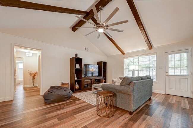 Building Photo - 3903 Hermitage Hollow Ln