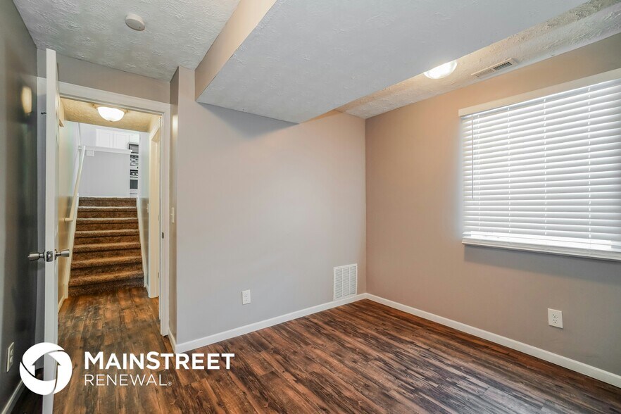 Building Photo - 4551 Sandridge St