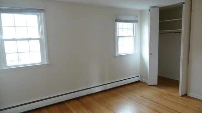 Building Photo - 593 Watford Ln