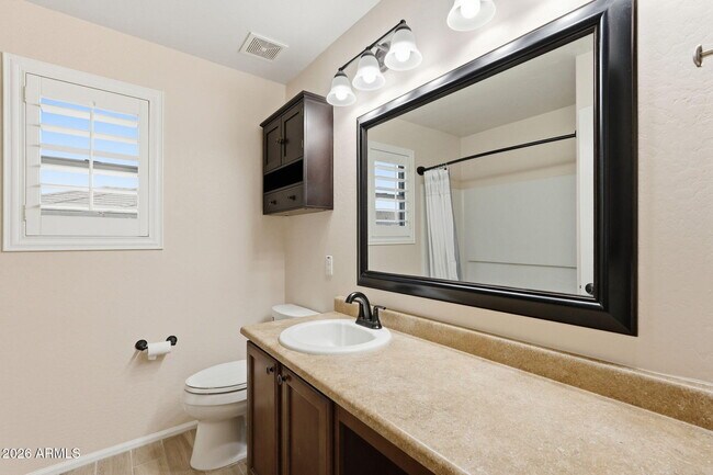 Building Photo - 1006 S Deerfield Ln
