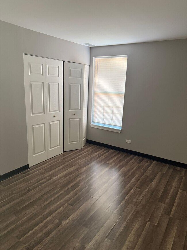 Building Photo - 4 bedroom in Chicago IL Chicago