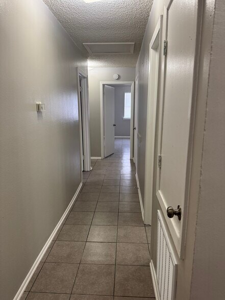 Building Photo - 708 24th St