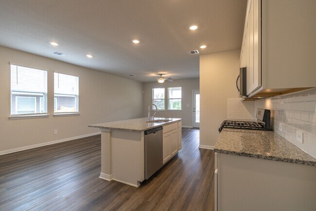 Building Photo - 544 View Dr