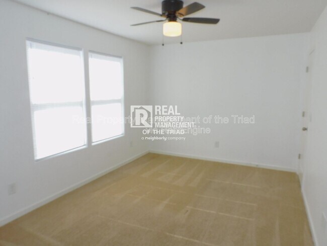 Building Photo - 5013 Red Poll Dr