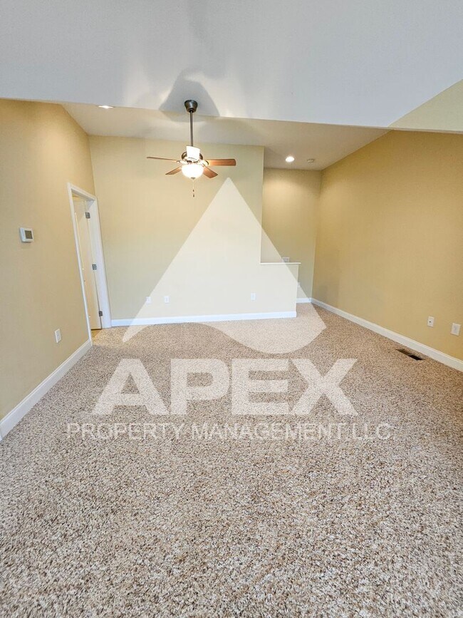 Building Photo - Gorgeous 4 Bd/3 Ba Luxury Condo in the Cot...