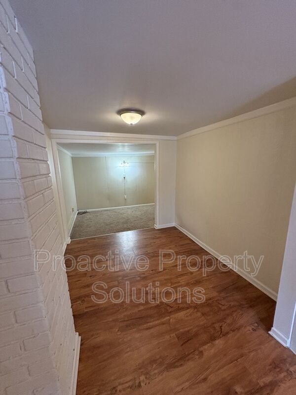 Building Photo - 850-850 Capouse Ave