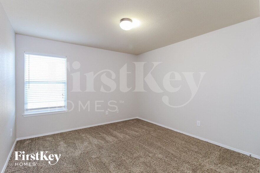 Building Photo - 5704 Mountain Bluff Dr