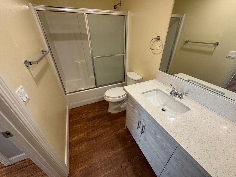 Building Photo - 6718 Sylmar Ave