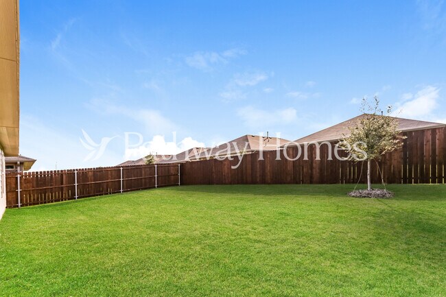 Building Photo - 8417 Hollymead Ln