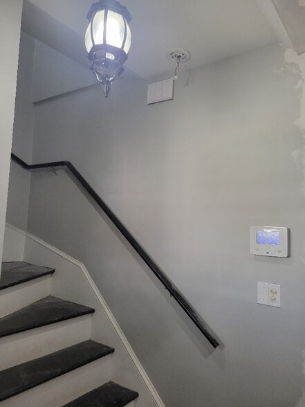 Building Photo - 8 Octavia St