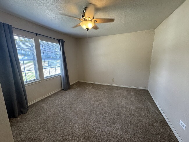 Building Photo - Charming 3 Bed, 1 Bath Home