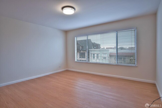 Building Photo - 237 Cumberland St