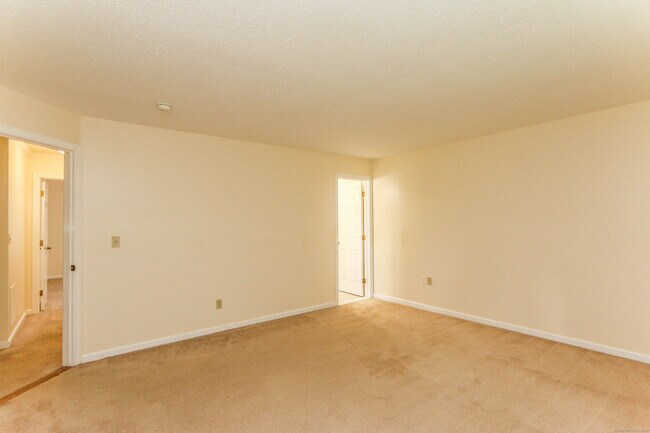 Building Photo - 409 The Meadows