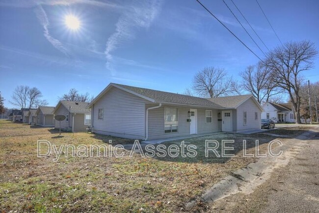 Building Photo - 1902 John F Kennedy St