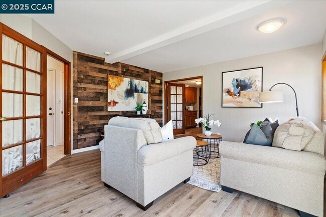 Building Photo - 207 Midway Dr