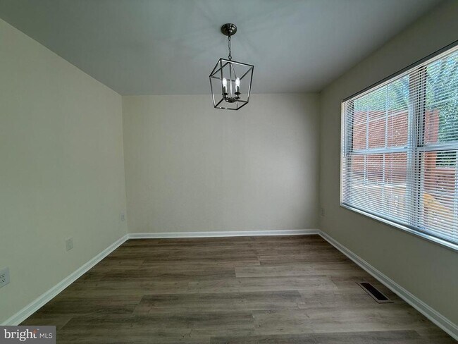 Building Photo - 4 Bright Star Ct