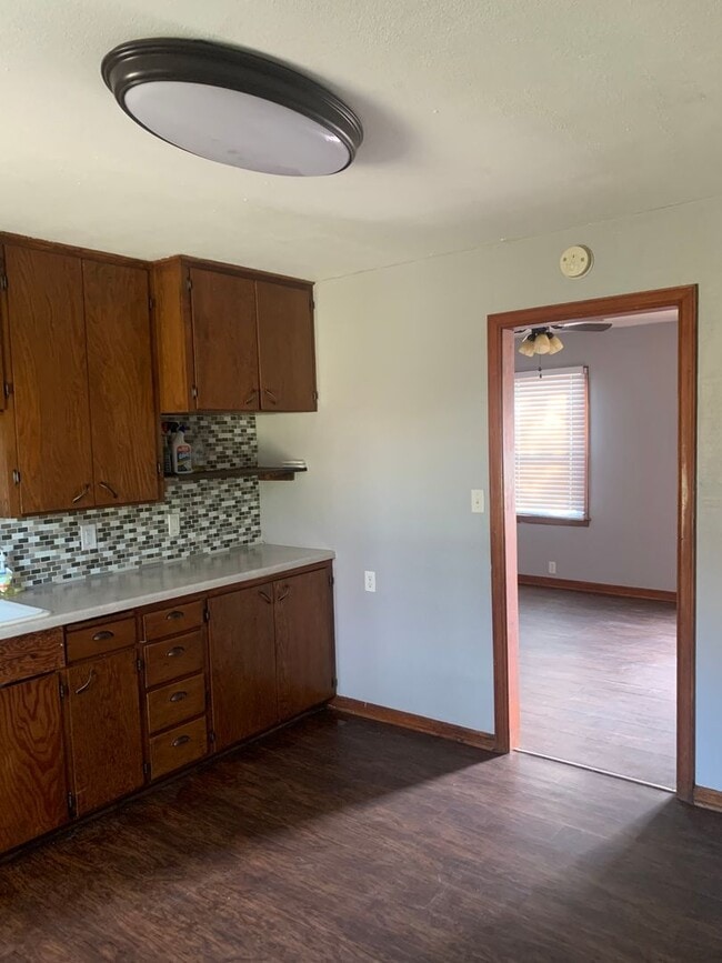 Building Photo - Charming 2-Bed with Bonus Space & Private ...