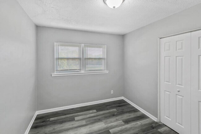 Building Photo - 991 Tollview Ave