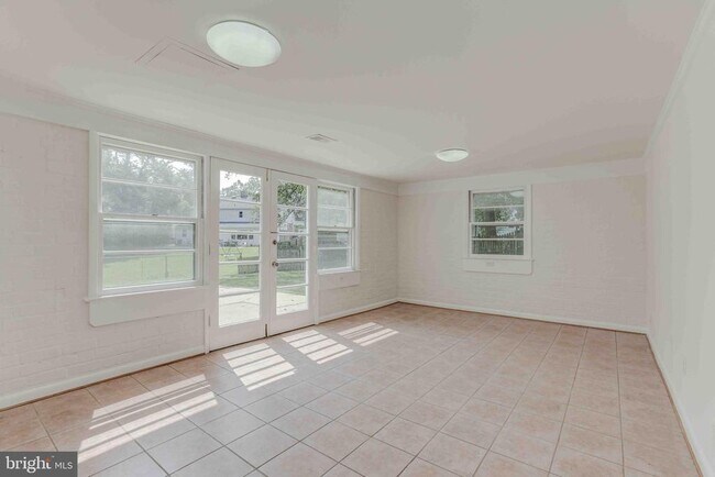 Building Photo - 9703 Stoneham Terrace