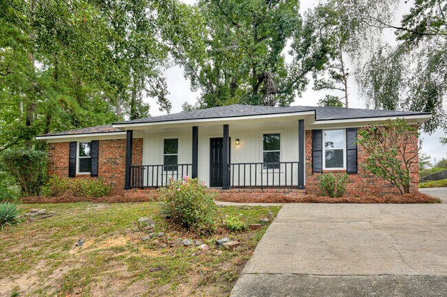 Building Photo - 208 Foxdale Dr