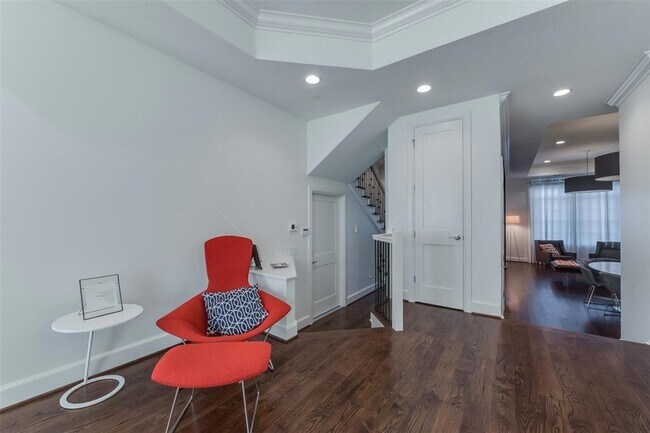 Building Photo - 418 NE 2nd St