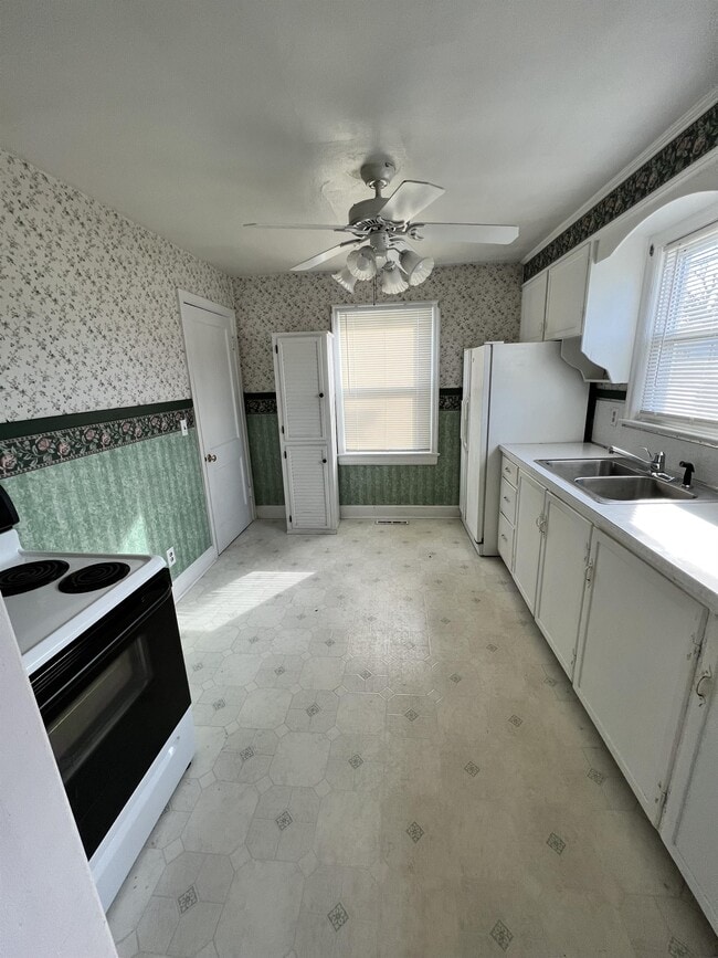 Building Photo - 228 E Madison Ave