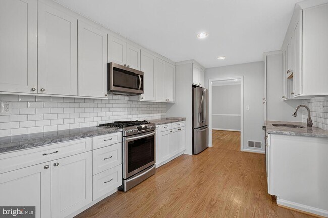 Building Photo - 6905 Stonewood Ct