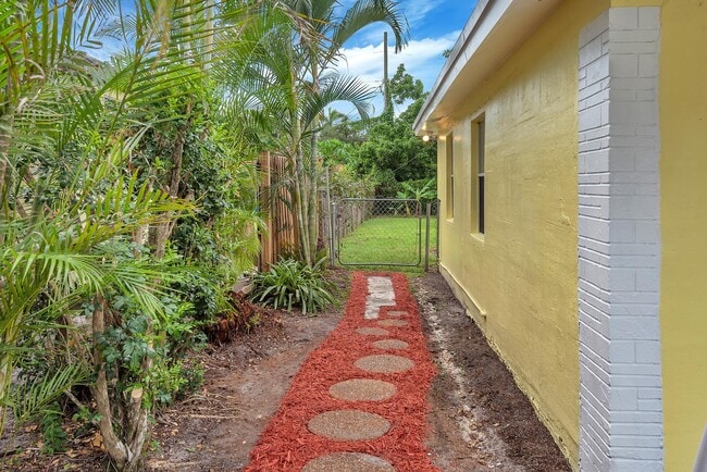 Building Photo - 4882 Jefferson Rd