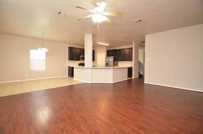 Building Photo - 2707 Roaring Oaks Ln