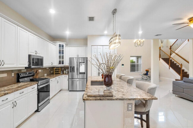 Building Photo - 9271 Madewood Ct