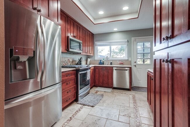 Building Photo - 2637 Regent Rd