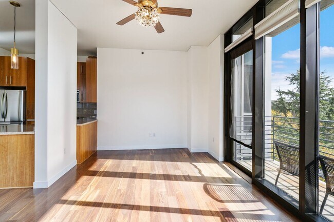 Building Photo - Park Place - 1 bed/1.5 bath/bonus room - Pearl District Condo w/NEW paint/bedroom carpet/parking/...