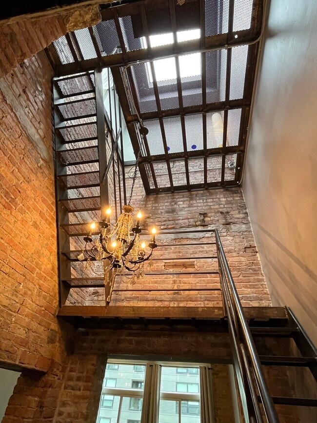 Building Photo - 110 N Peoria St