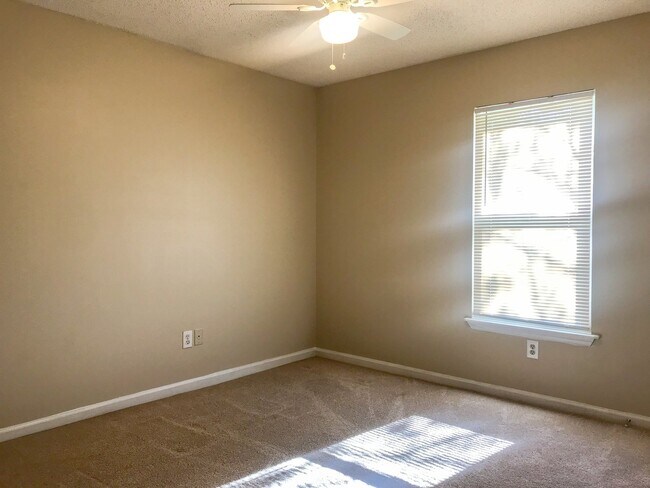 Building Photo - 2916 Norwood Dr