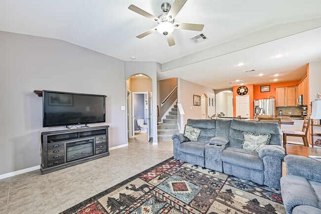 Building Photo - 2411 Lakecrest Town Dr