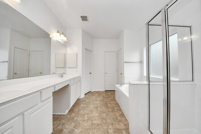 Building Photo - 1605 Spring Glen Ln