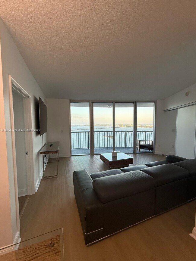Building Photo - 1750 N Bayshore Dr