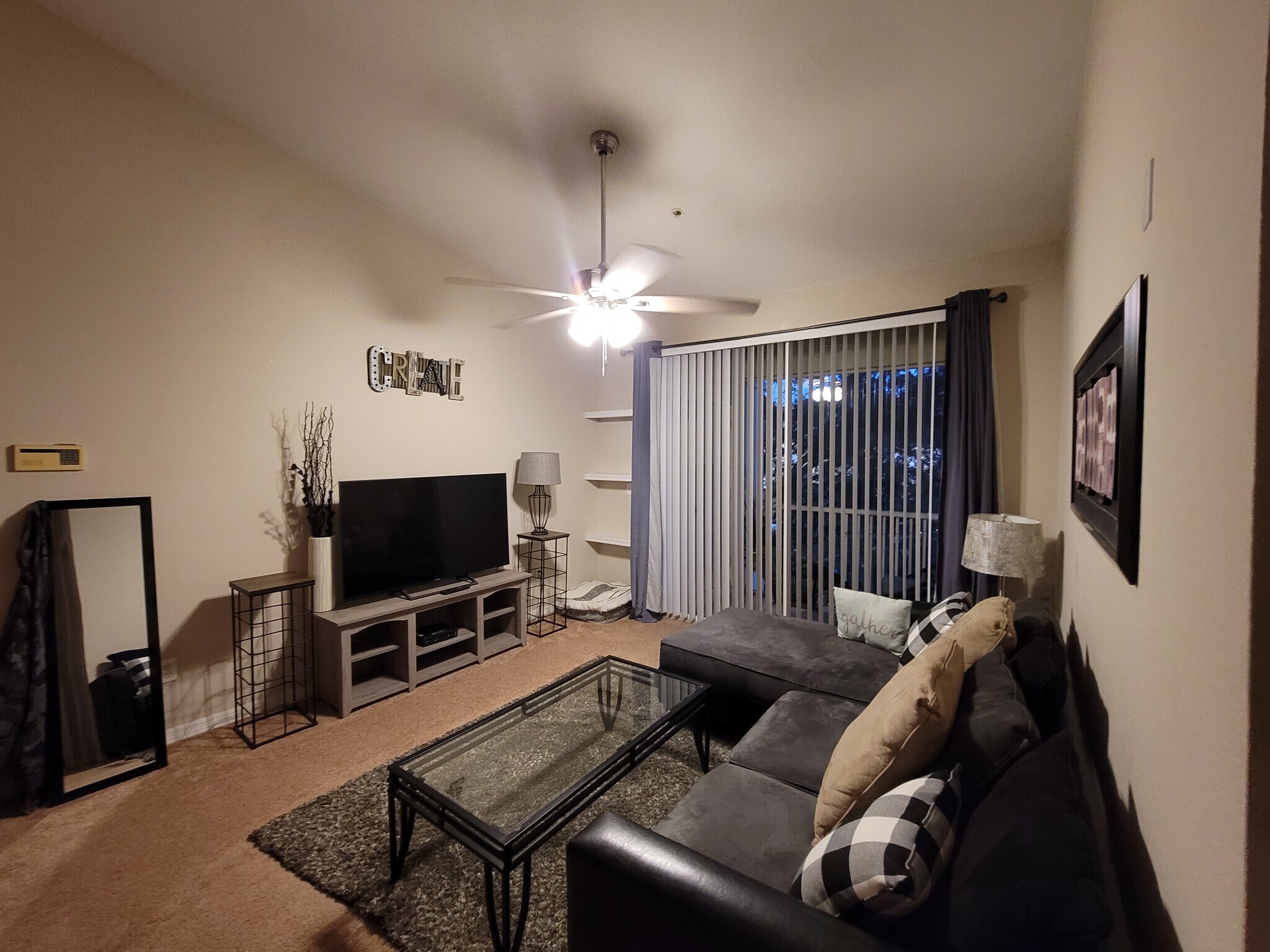 Family with high ceiling - 2627 Maitland Crossing Way