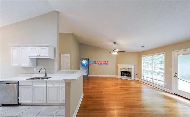 Building Photo - Nice ranch in the COLLINS HILL cluster in ...