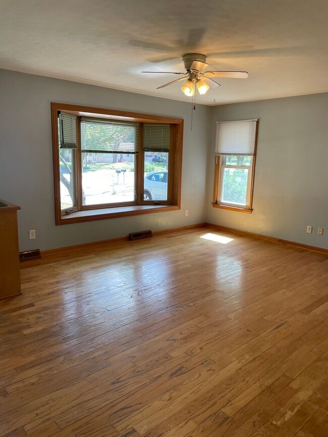 Building Photo - 5675 Juanita Dr SE