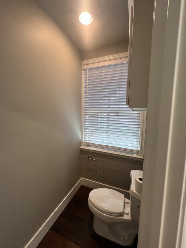 Building Photo - 300 W Dexter Dr