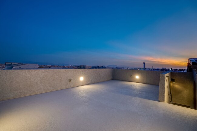 Building Photo - Las Vegas Luxury, Contemporary Furnished H...