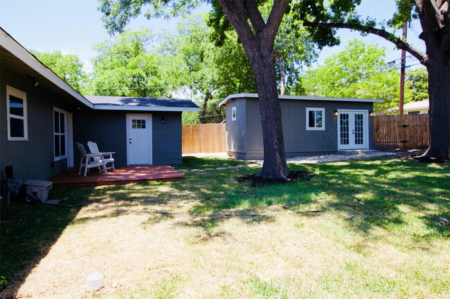 Building Photo - 231 Addax Dr