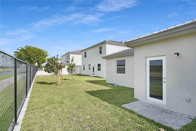 Building Photo - 18672 SW 136th Ct