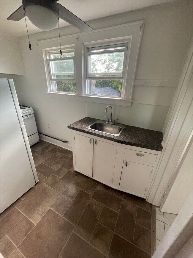 Kitchen - 106 Windham Ave