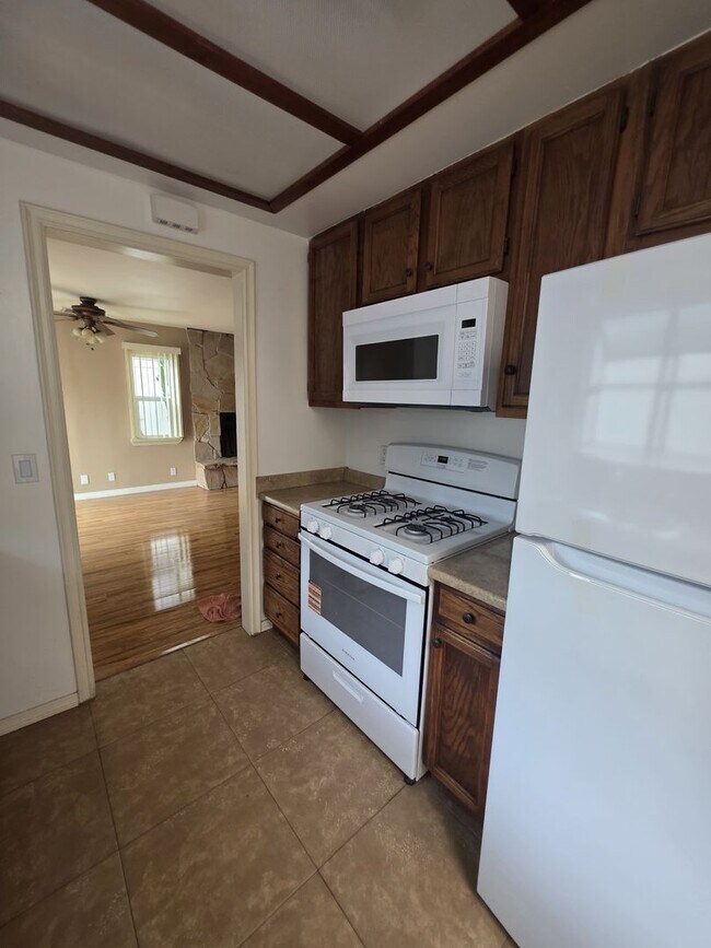 Building Photo - 2072