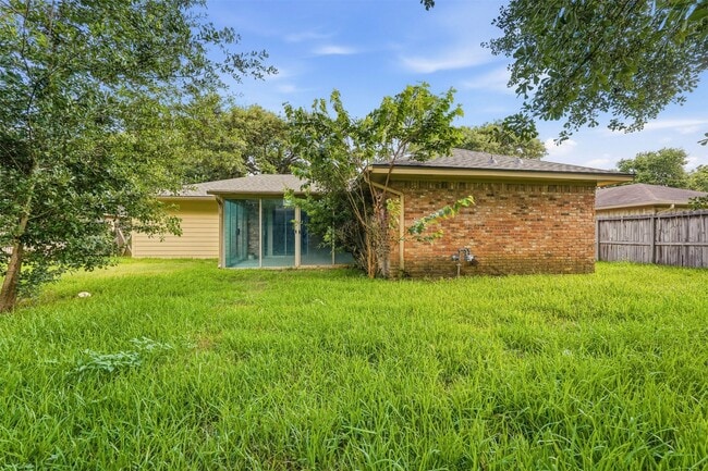 Building Photo - 810 Sunnybrook Ln