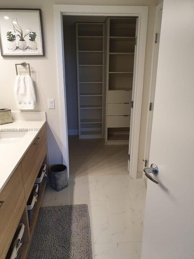 Building Photo - 16385 Biscayne Blvd